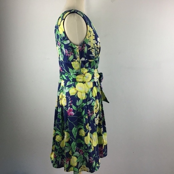 ROZ & Ali fit and flare, cross bodice, self tie box pleated skirt dress.… - Picture 6 of 12